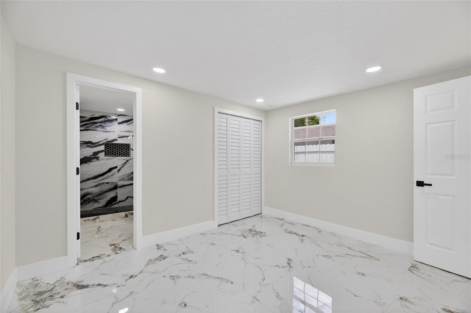 9608 N ASTER AVE, TAMPA, FL, 33612