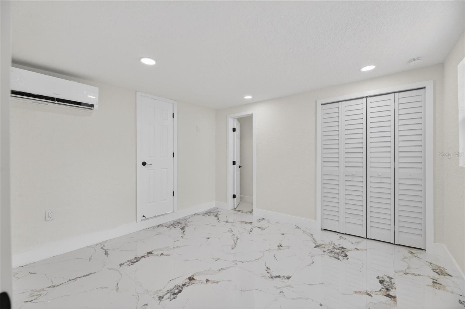 9608 N ASTER AVE, TAMPA, FL, 33612
