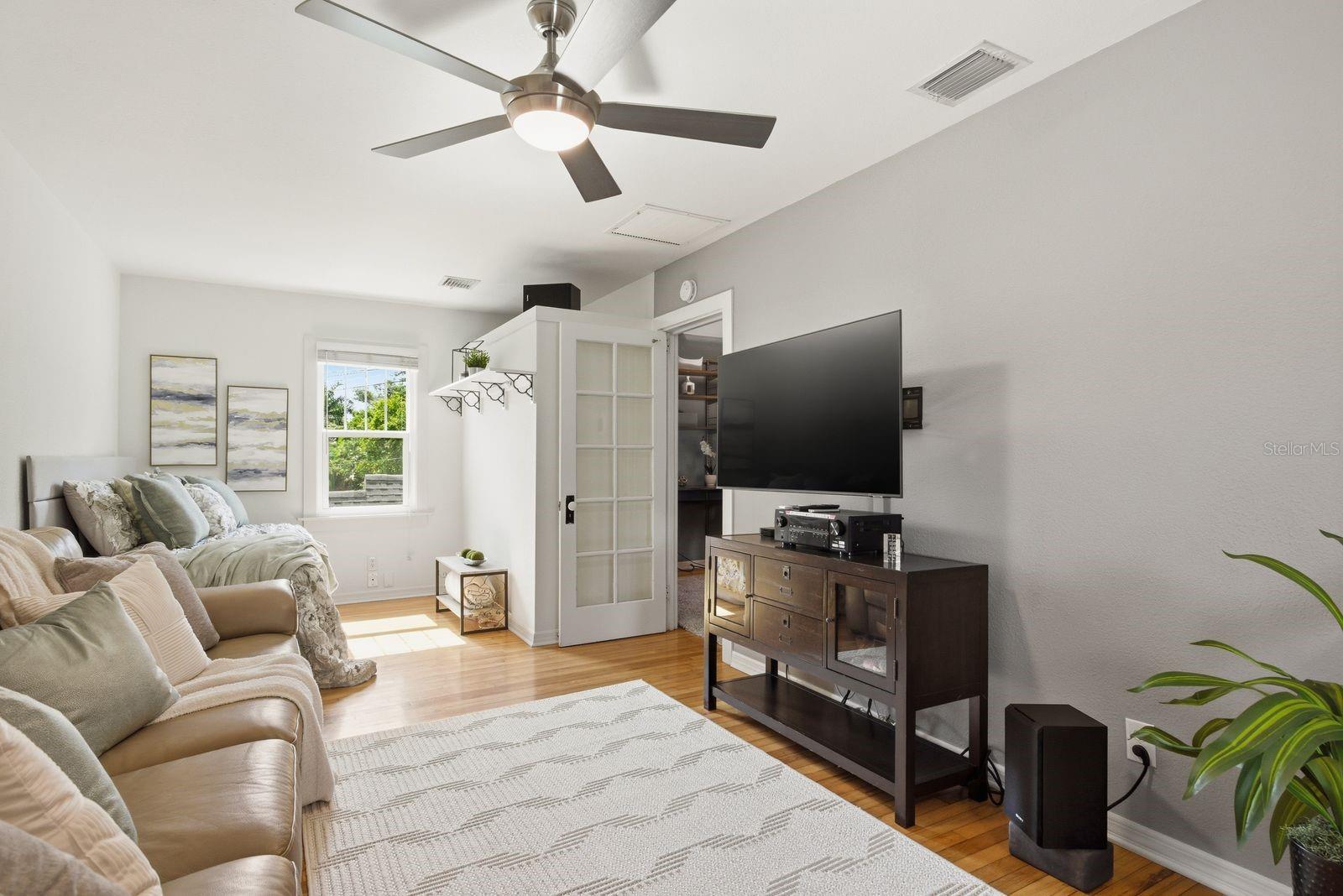 888 16TH AVE N, ST PETERSBURG, FL, 33704