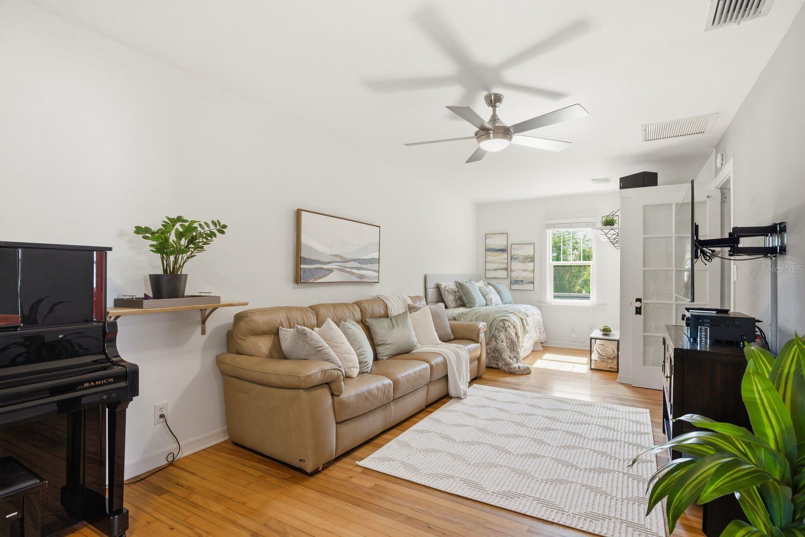 888 16TH AVE N, ST PETERSBURG, FL, 33704