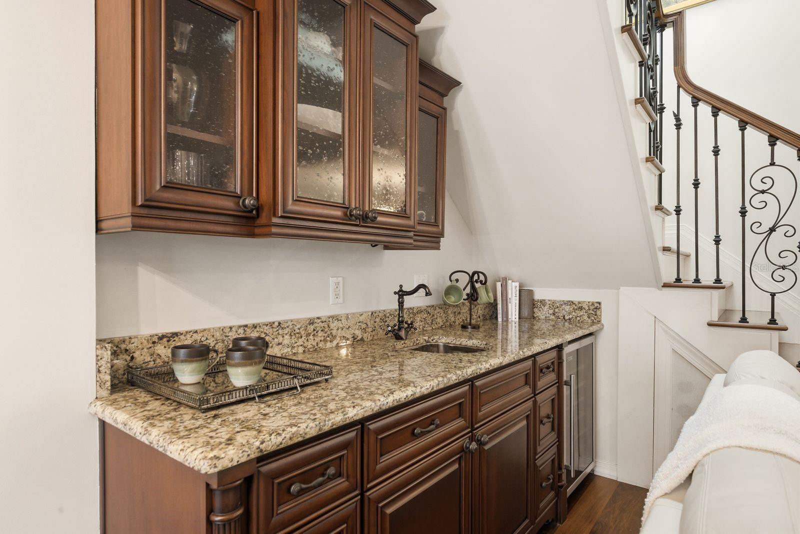 888 16TH AVE N, ST PETERSBURG, FL, 33704
