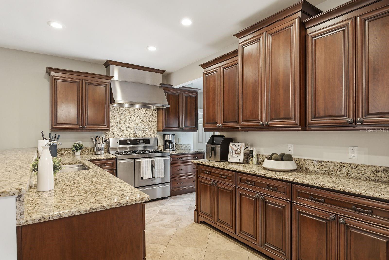 888 16TH AVE N, ST PETERSBURG, FL, 33704