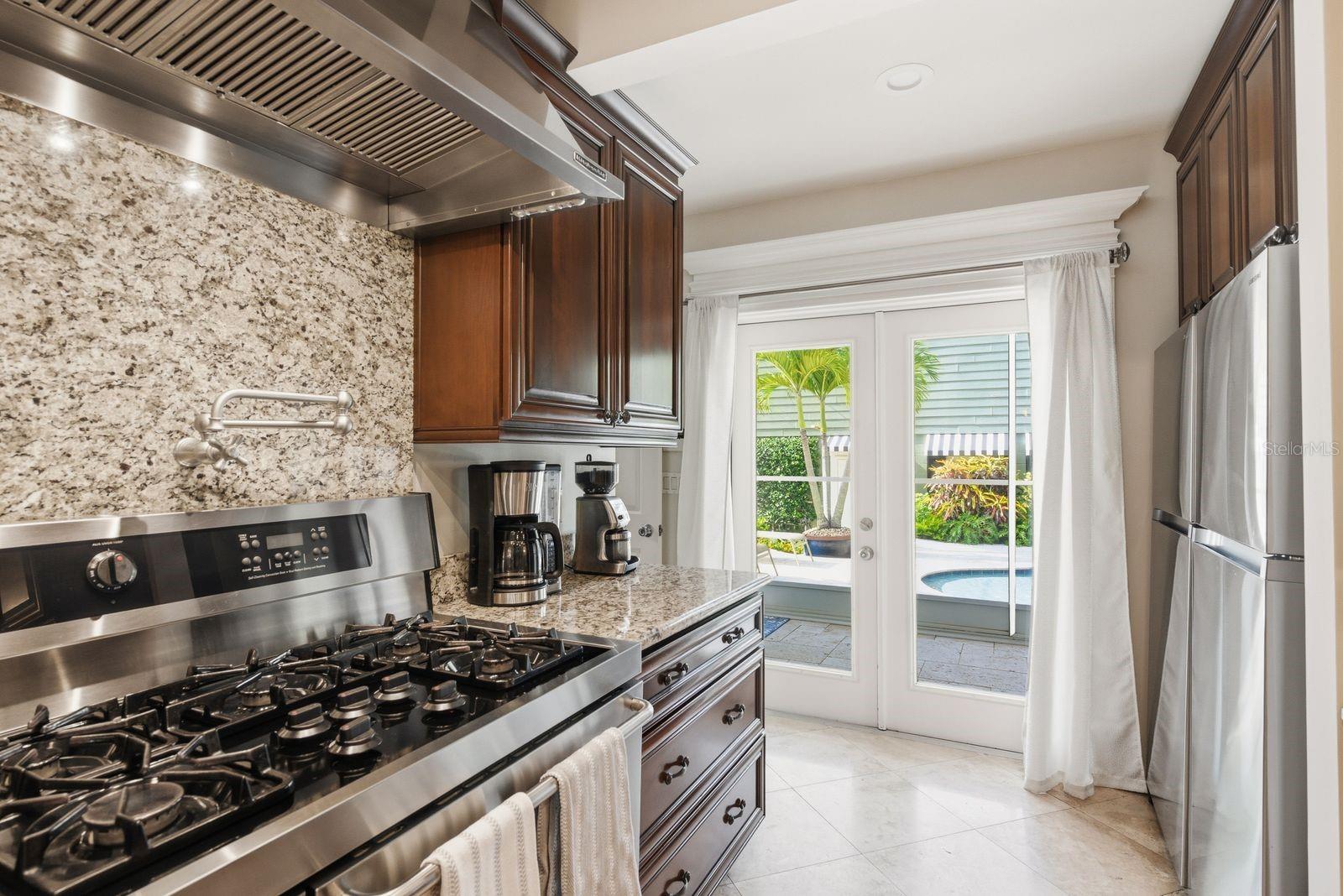 888 16TH AVE N, ST PETERSBURG, FL, 33704