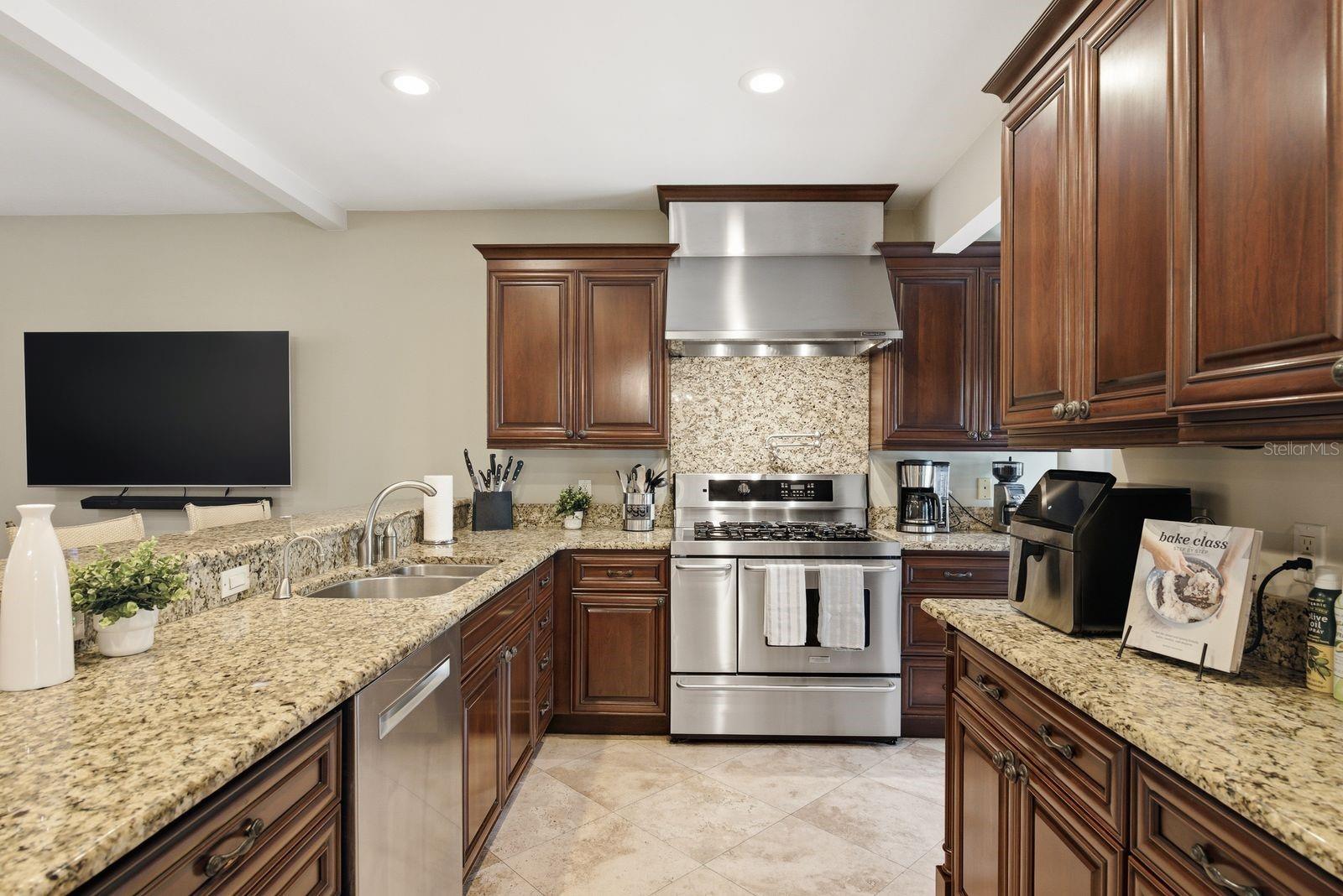 888 16TH AVE N, ST PETERSBURG, FL, 33704