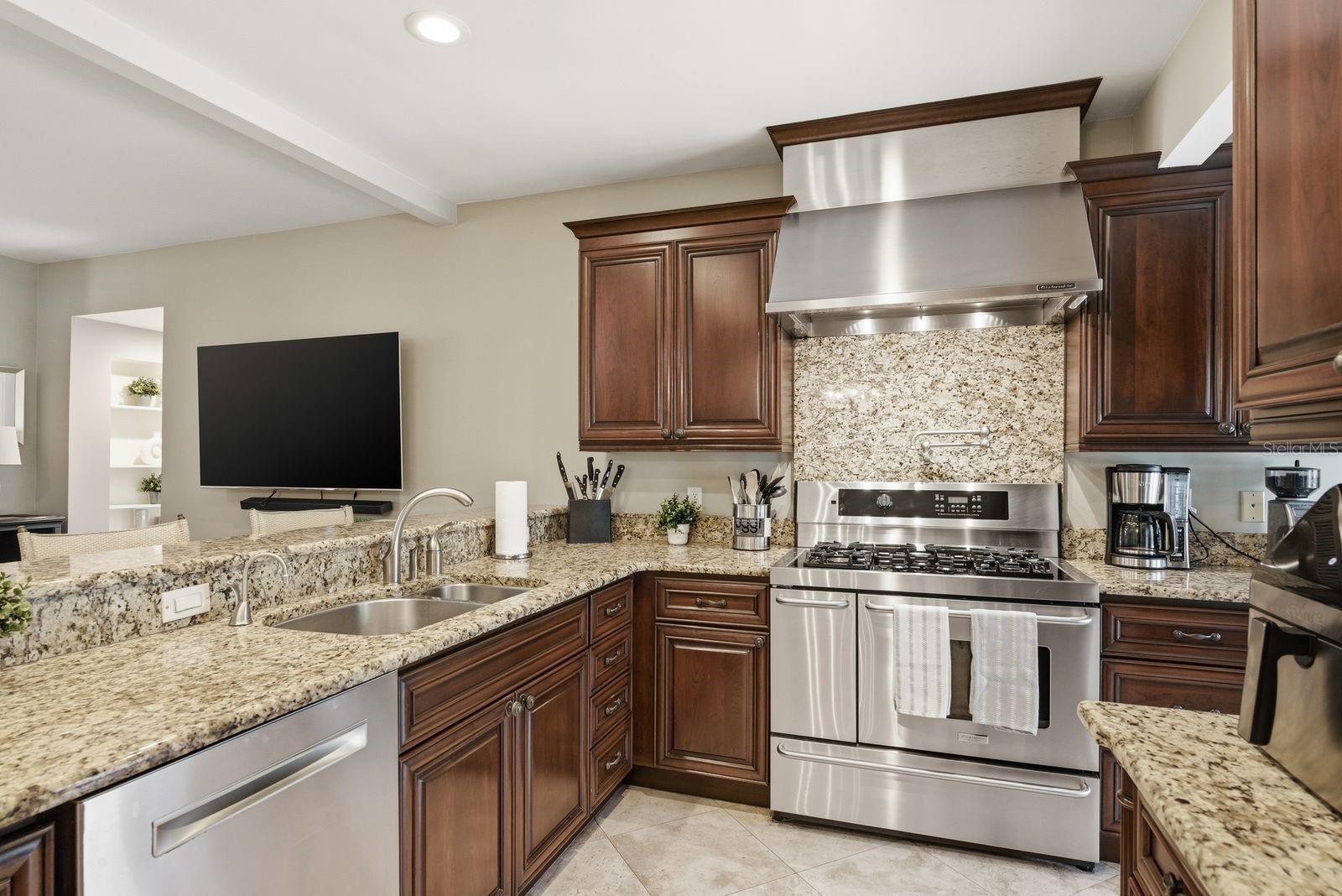 888 16TH AVE N, ST PETERSBURG, FL, 33704