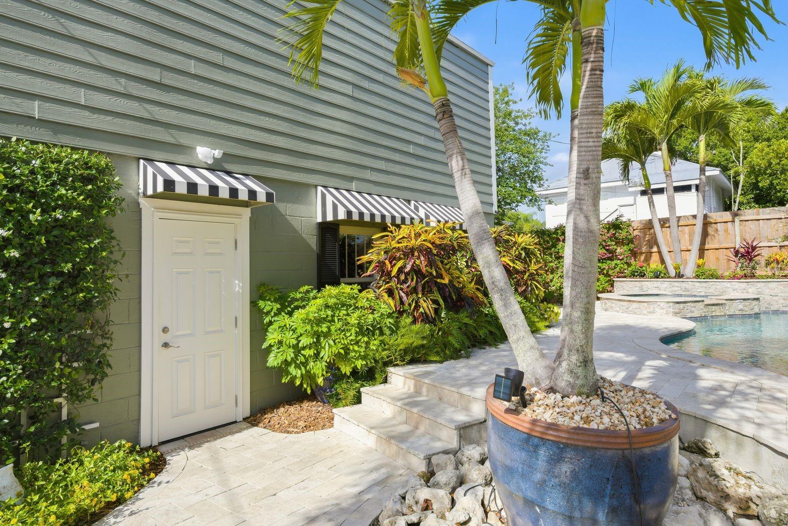 888 16TH AVE N, ST PETERSBURG, FL, 33704