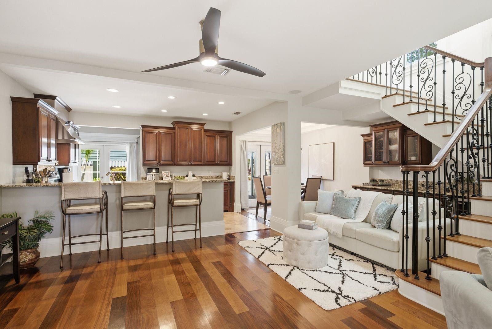 888 16TH AVE N, ST PETERSBURG, FL, 33704