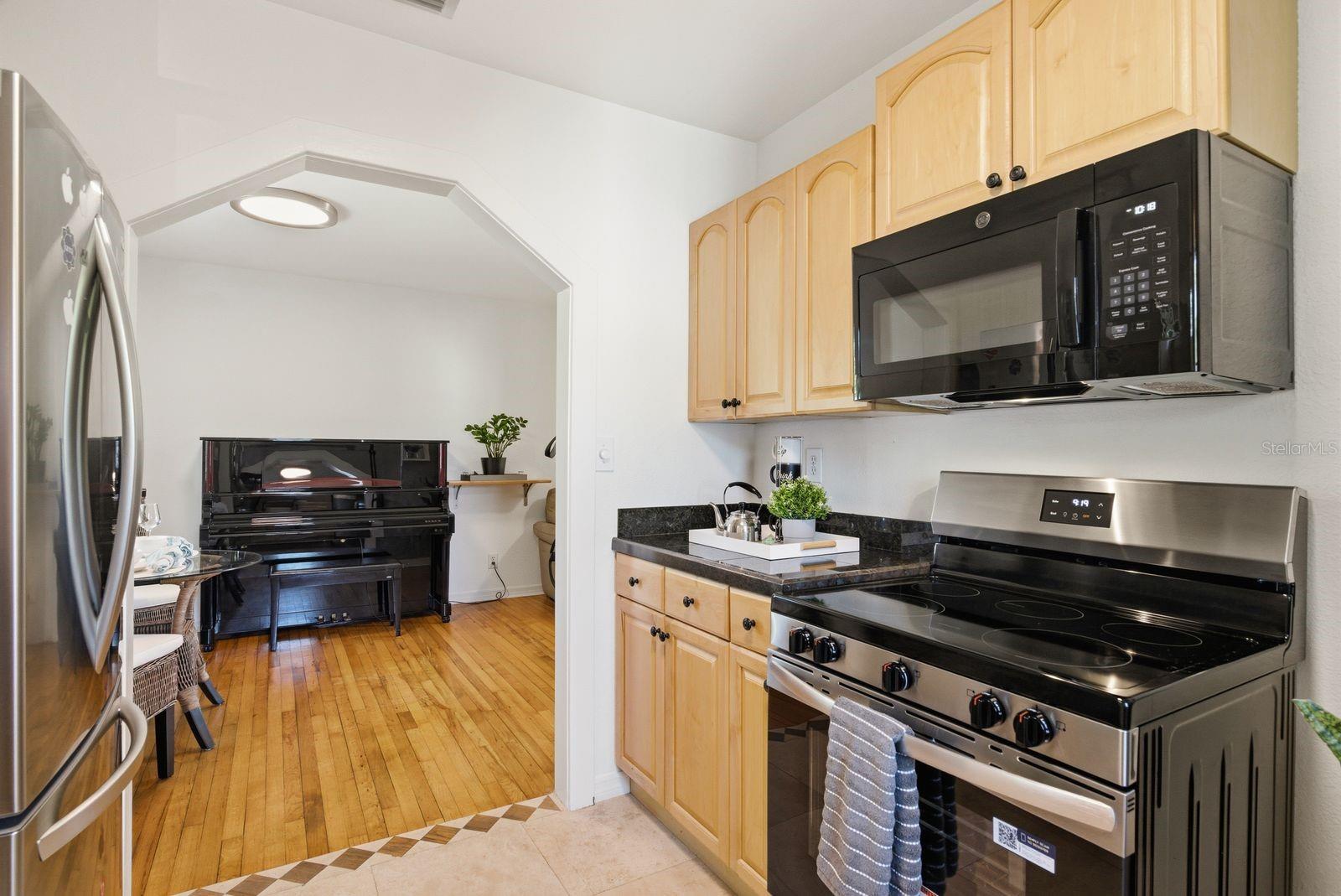 888 16TH AVE N, ST PETERSBURG, FL, 33704