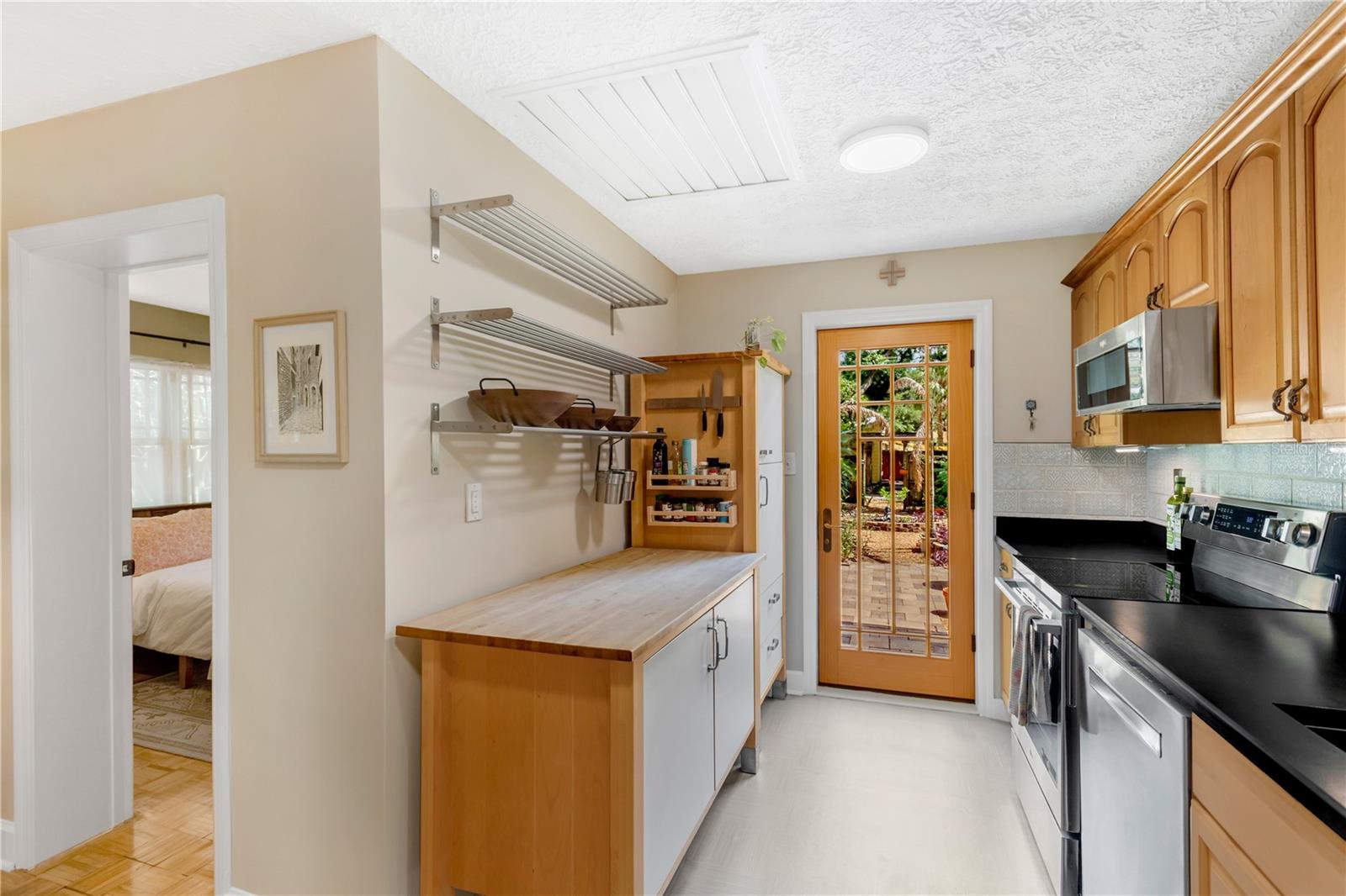 1427 E POWHATAN AVE, TAMPA, FL, 33604