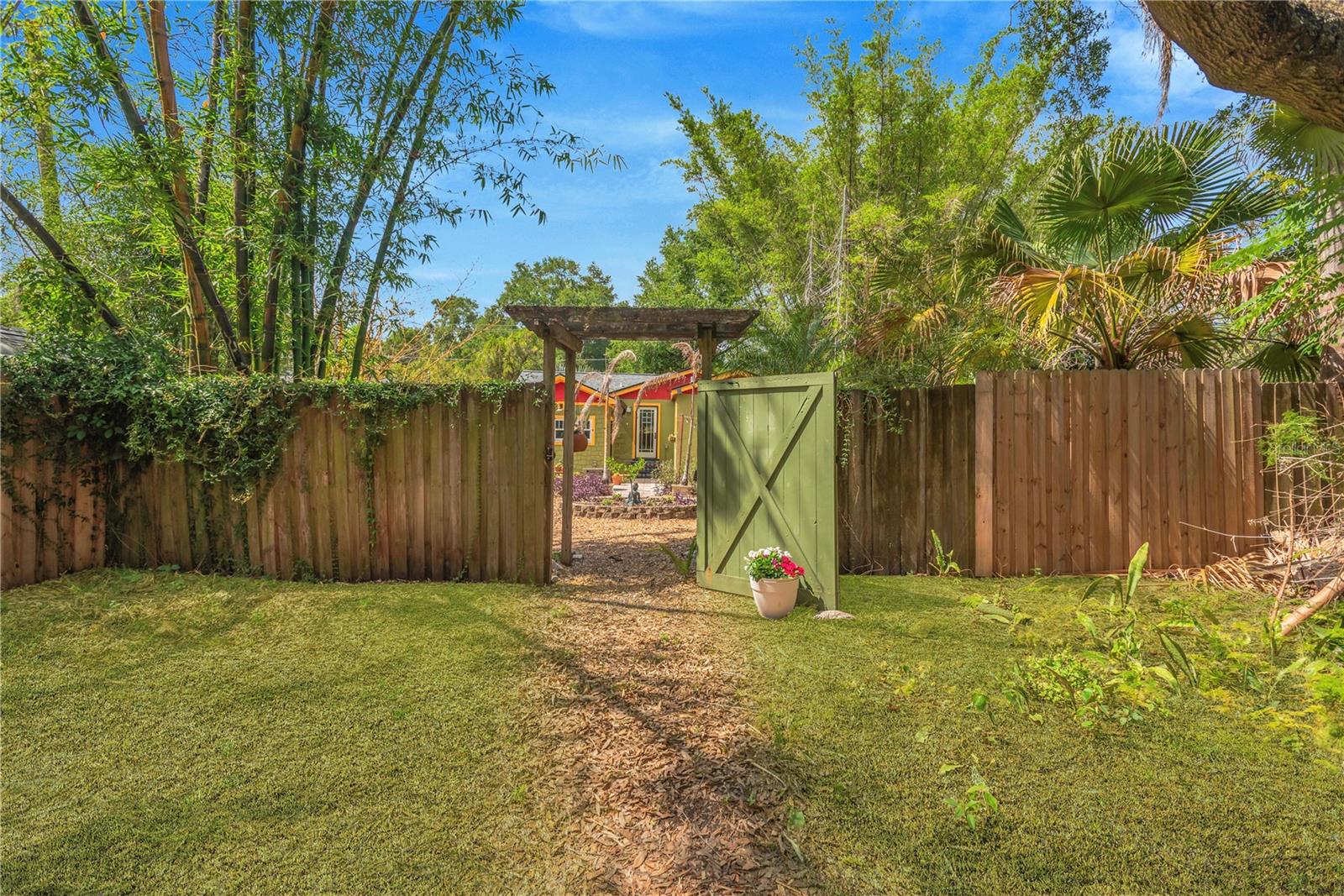 1427 E POWHATAN AVE, TAMPA, FL, 33604
