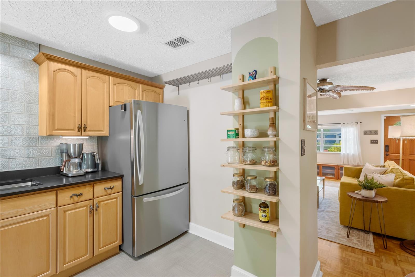 1427 E POWHATAN AVE, TAMPA, FL, 33604