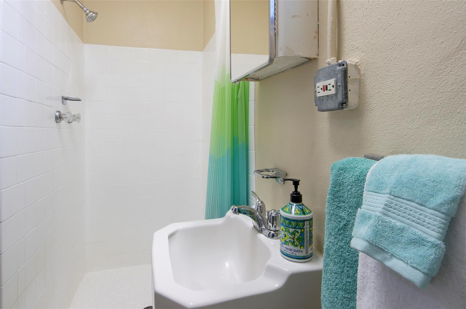 11549 69TH AVE, SEMINOLE, FL, 33772