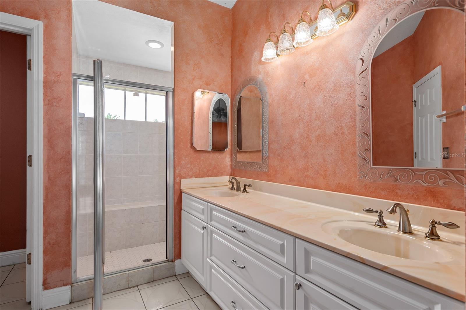 137 MADRONA DR, EUSTIS, FL, 32726