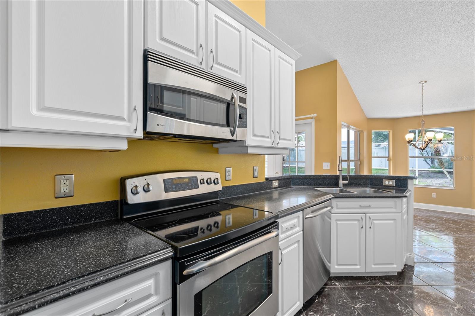 137 MADRONA DR, EUSTIS, FL, 32726