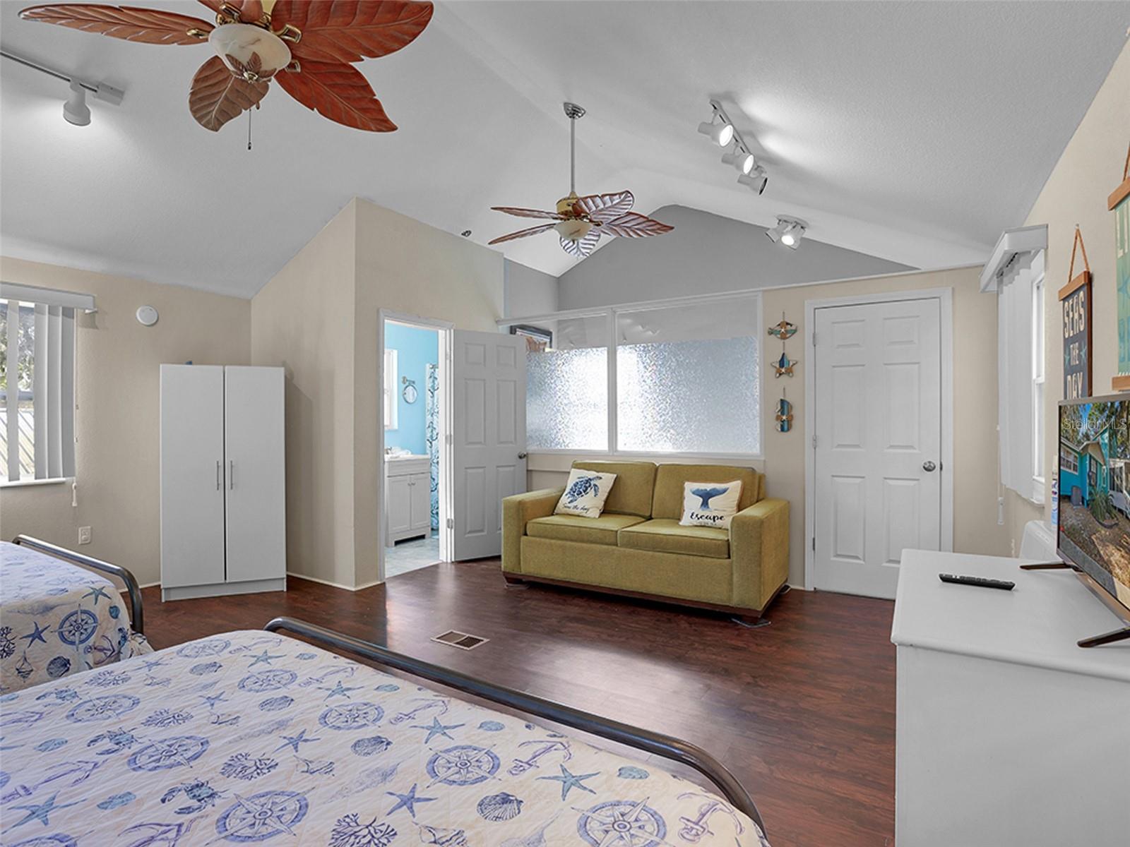 112 8TH ST NE, STEINHATCHEE, FL, 32359