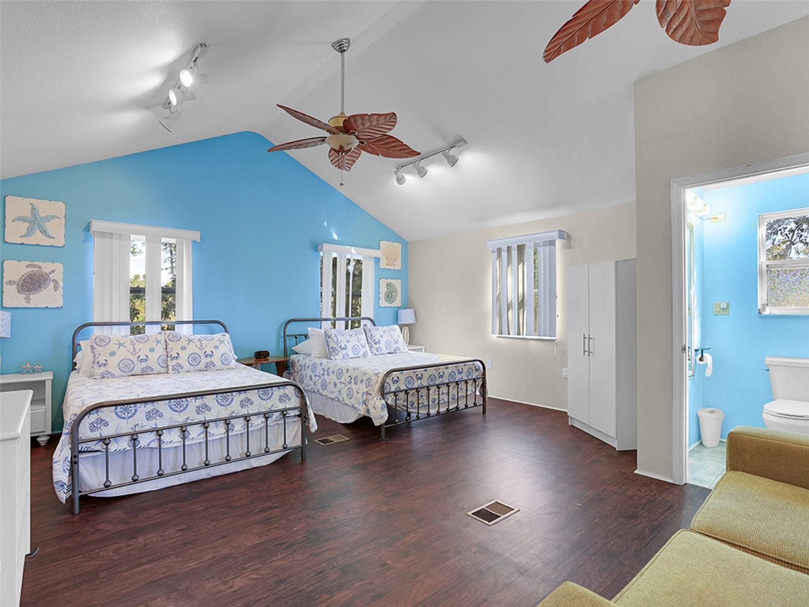 112 8TH ST NE, STEINHATCHEE, FL, 32359