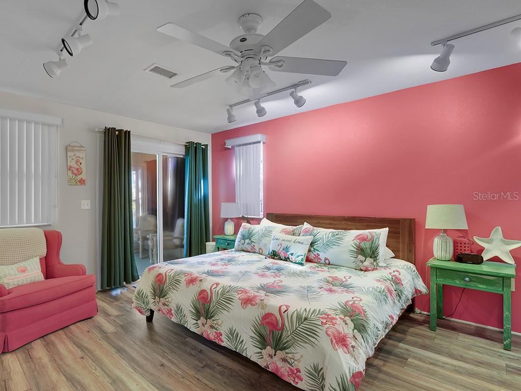112 8TH ST NE, STEINHATCHEE, FL, 32359