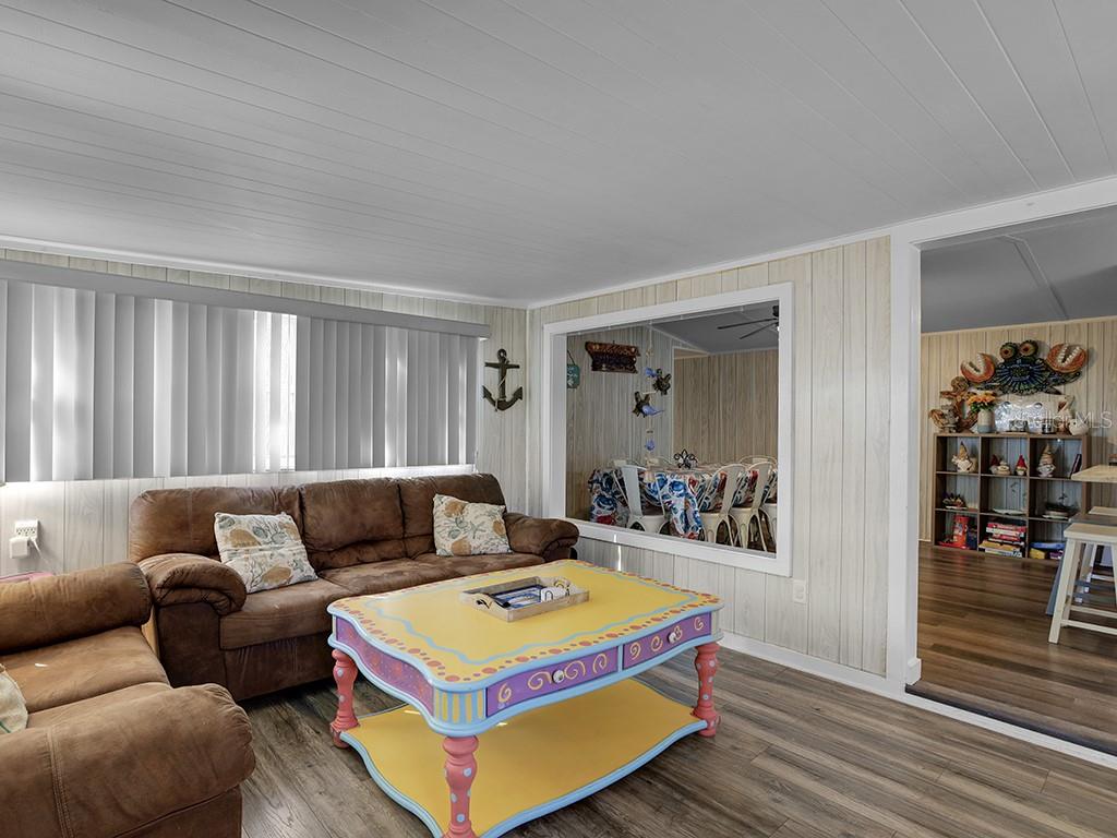 112 8TH ST NE, STEINHATCHEE, FL, 32359