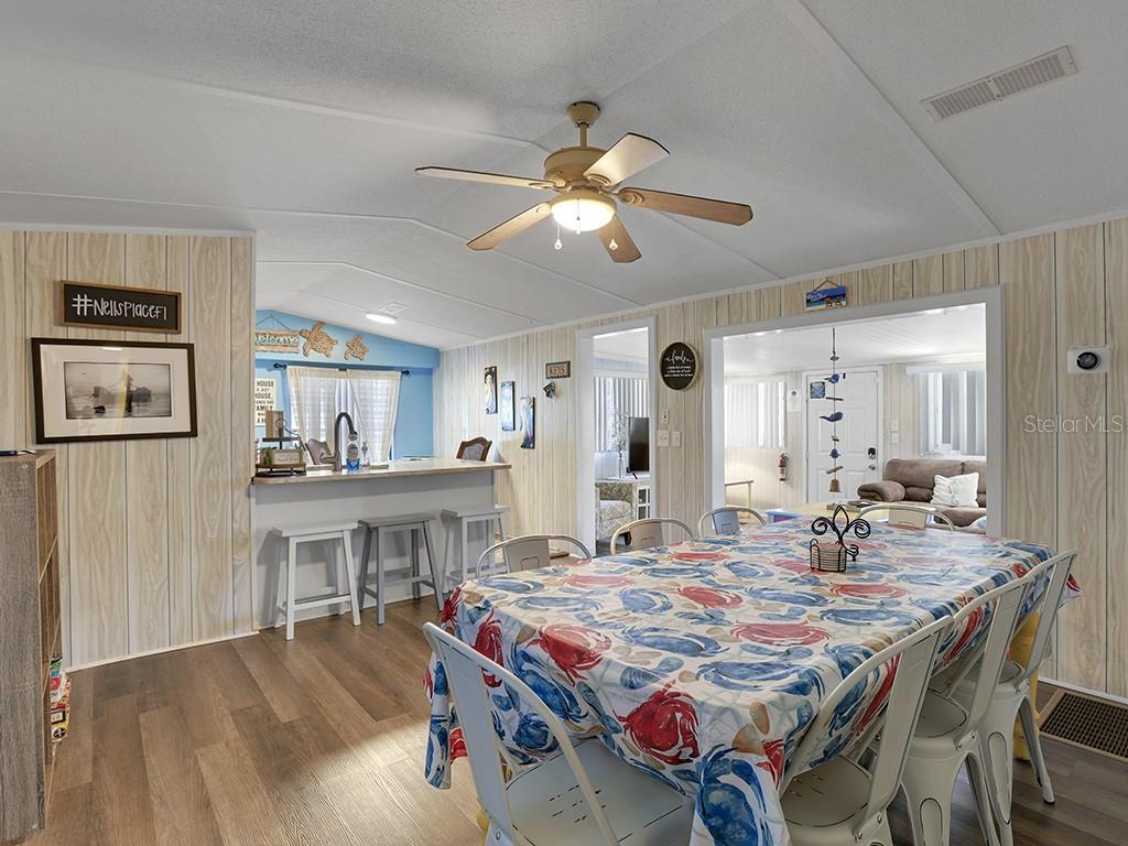 112 8TH ST NE, STEINHATCHEE, FL, 32359
