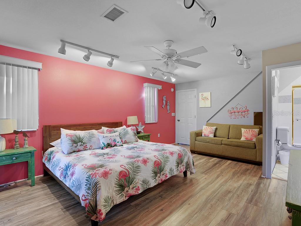 112 8TH ST NE, STEINHATCHEE, FL, 32359