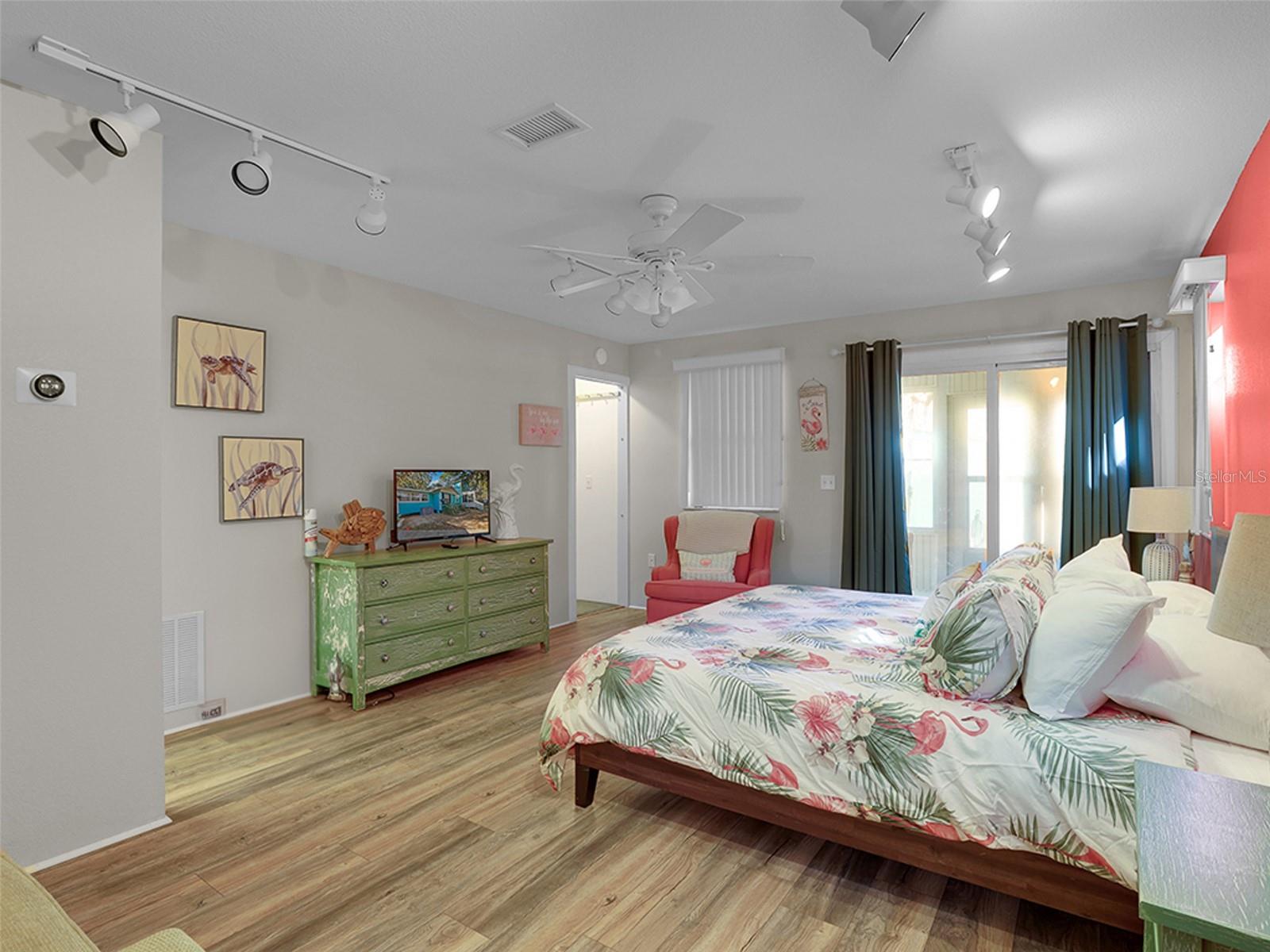112 8TH ST NE, STEINHATCHEE, FL, 32359