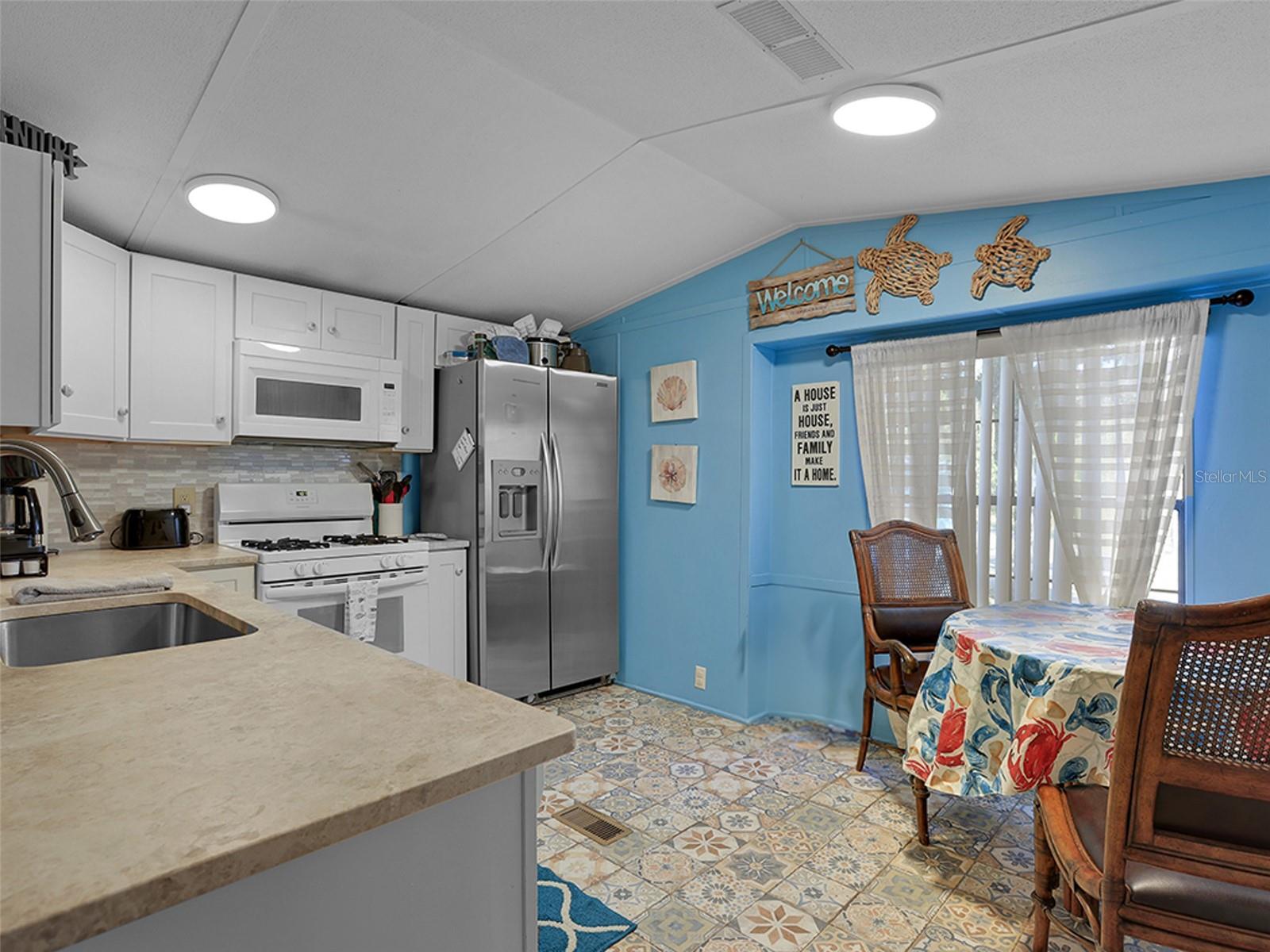 112 8TH ST NE, STEINHATCHEE, FL, 32359