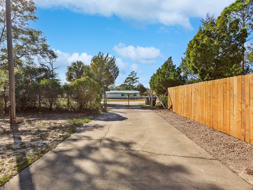 112 8TH ST NE, STEINHATCHEE, FL, 32359