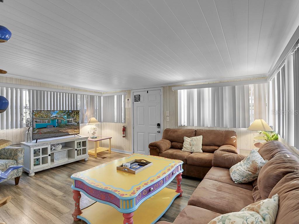 112 8TH ST NE, STEINHATCHEE, FL, 32359