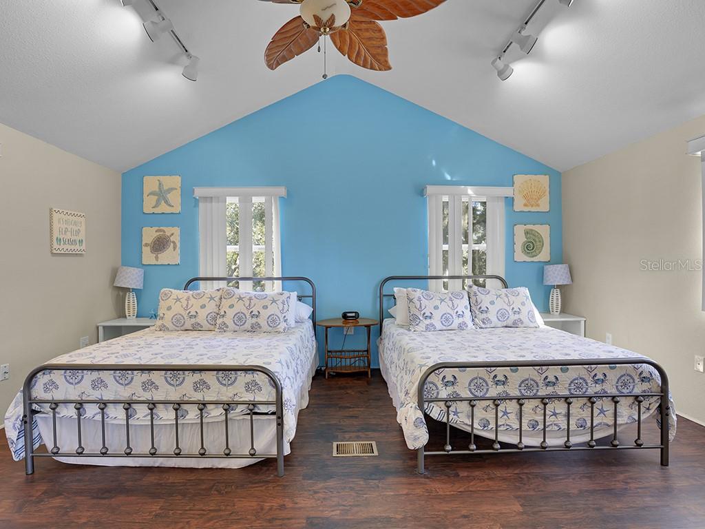 112 8TH ST NE, STEINHATCHEE, FL, 32359