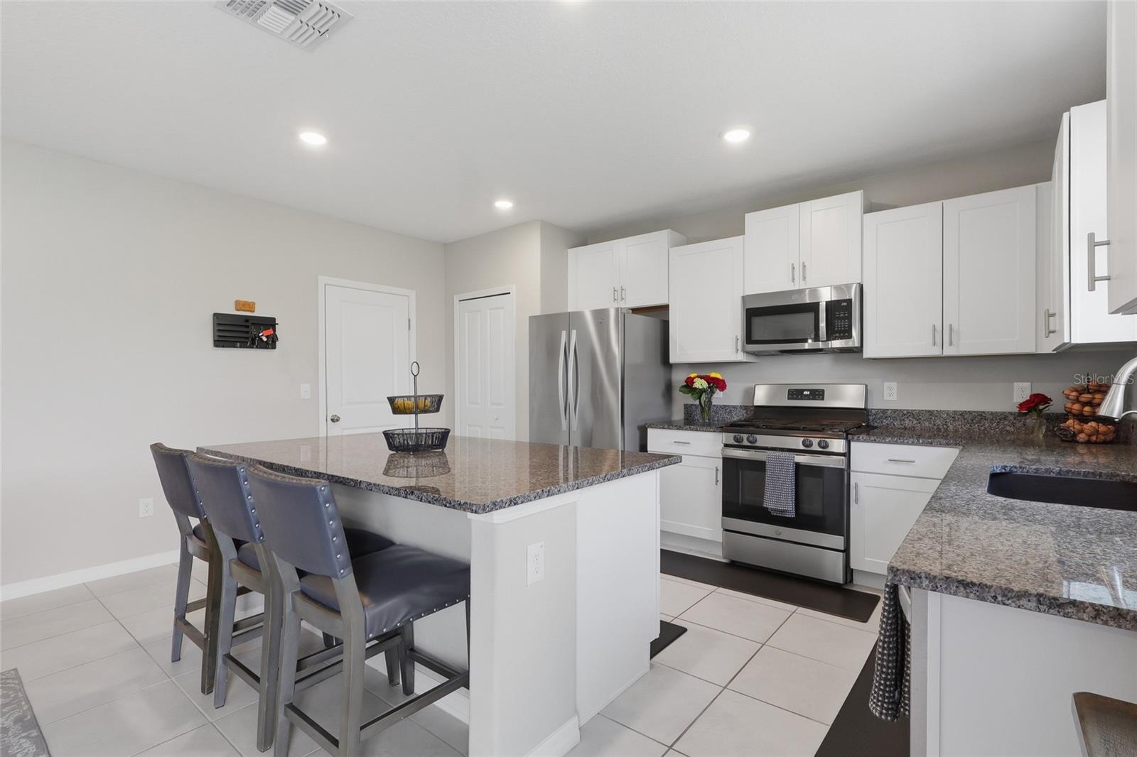 5052 WHITE CHICORY DR, APOLLO BEACH, FL, 33572