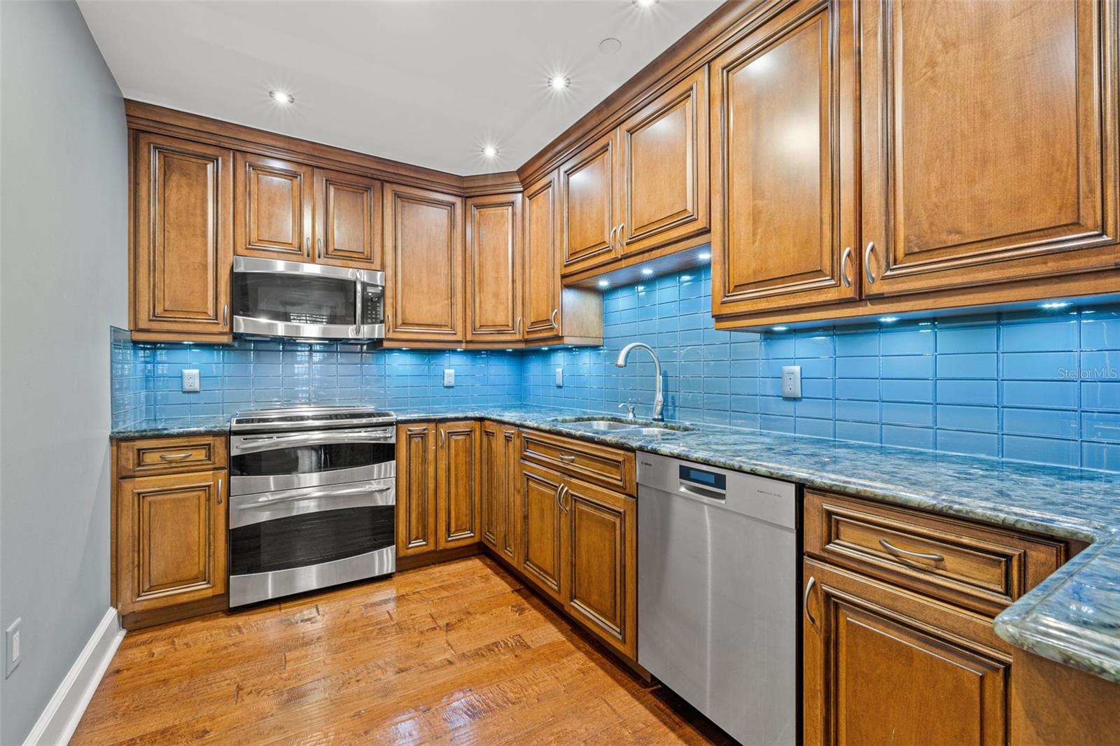 300 BEACH DR NE #305, ST PETERSBURG, FL, 33701
