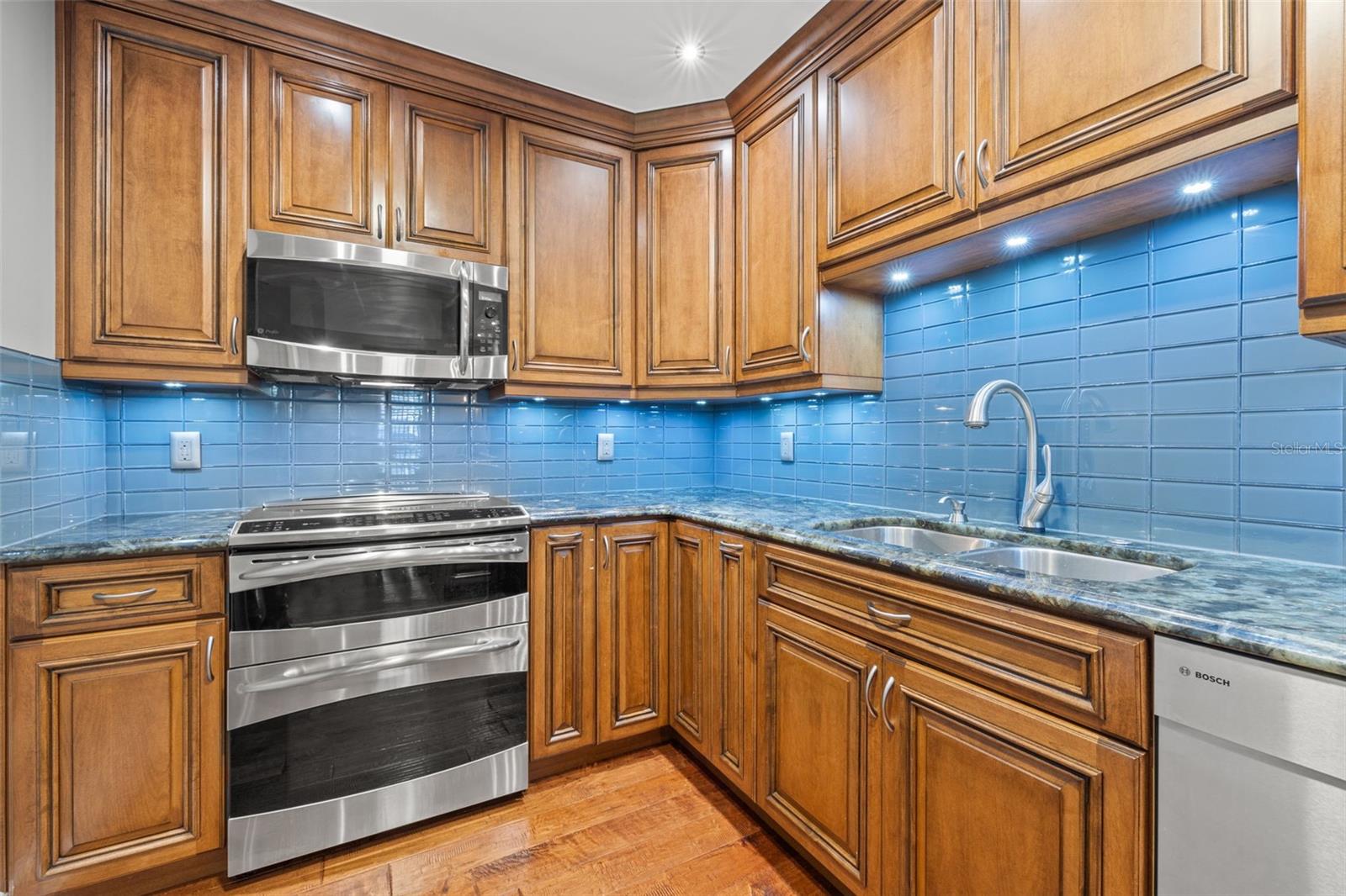 300 BEACH DR NE #305, ST PETERSBURG, FL, 33701