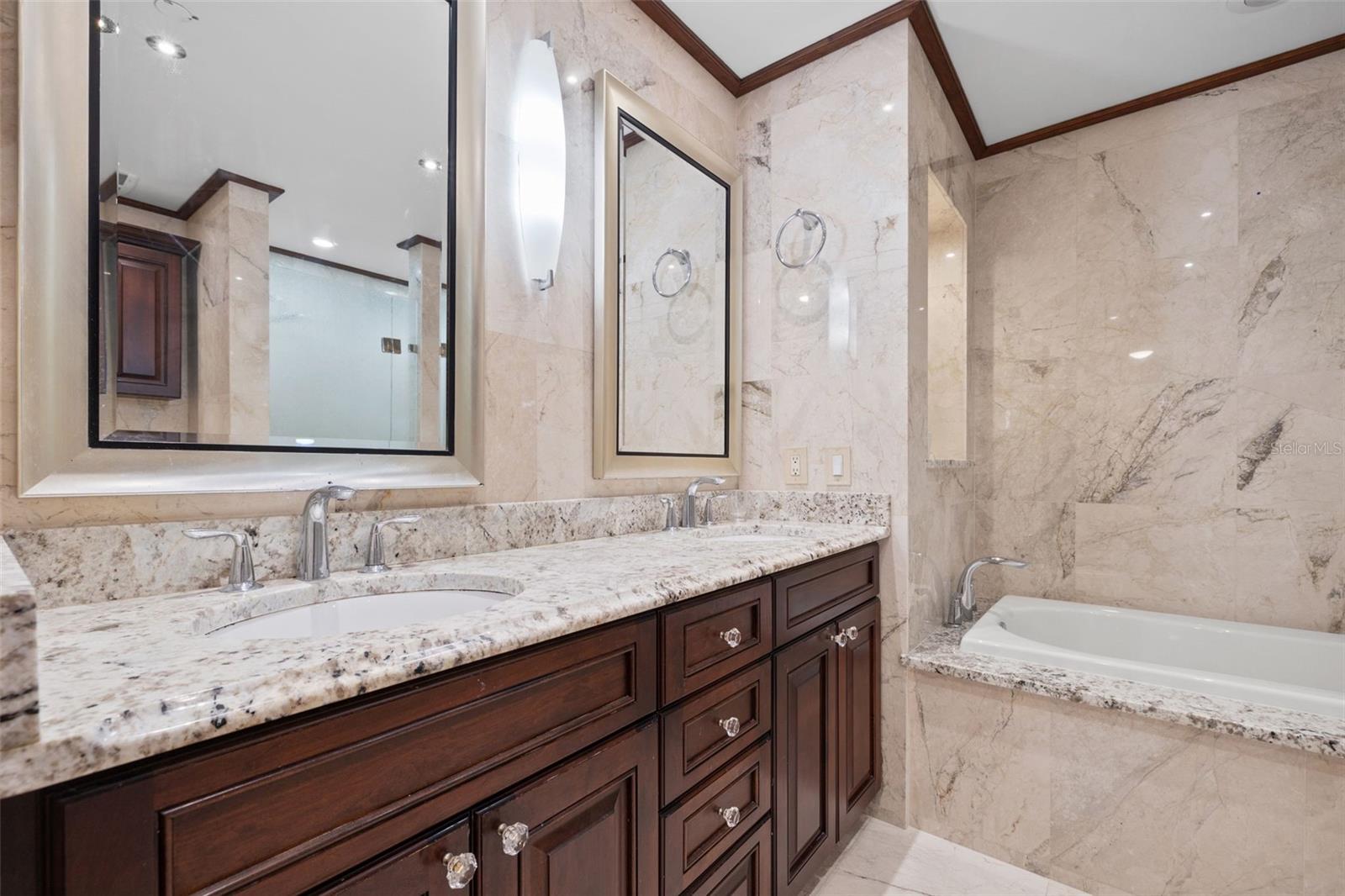 300 BEACH DR NE #305, ST PETERSBURG, FL, 33701