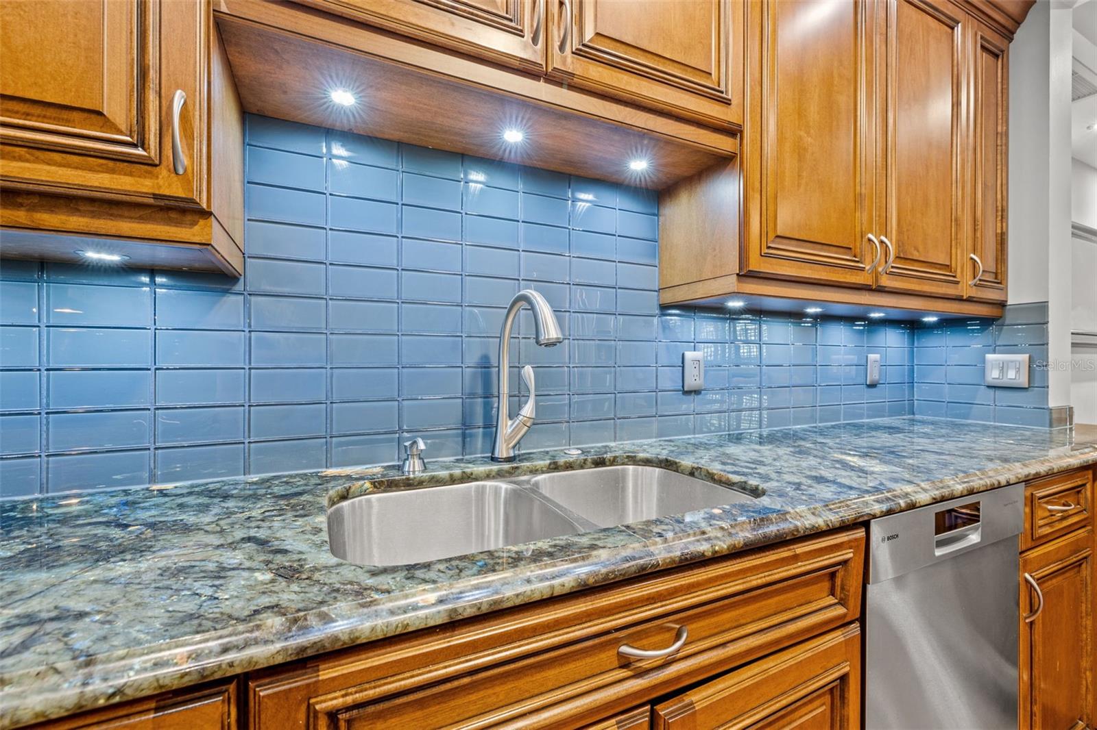300 BEACH DR NE #305, ST PETERSBURG, FL, 33701