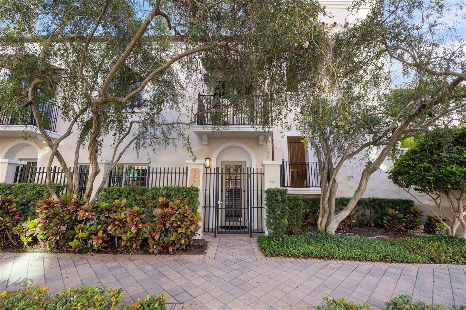 300 BEACH DR NE #305, ST PETERSBURG, FL, 33701