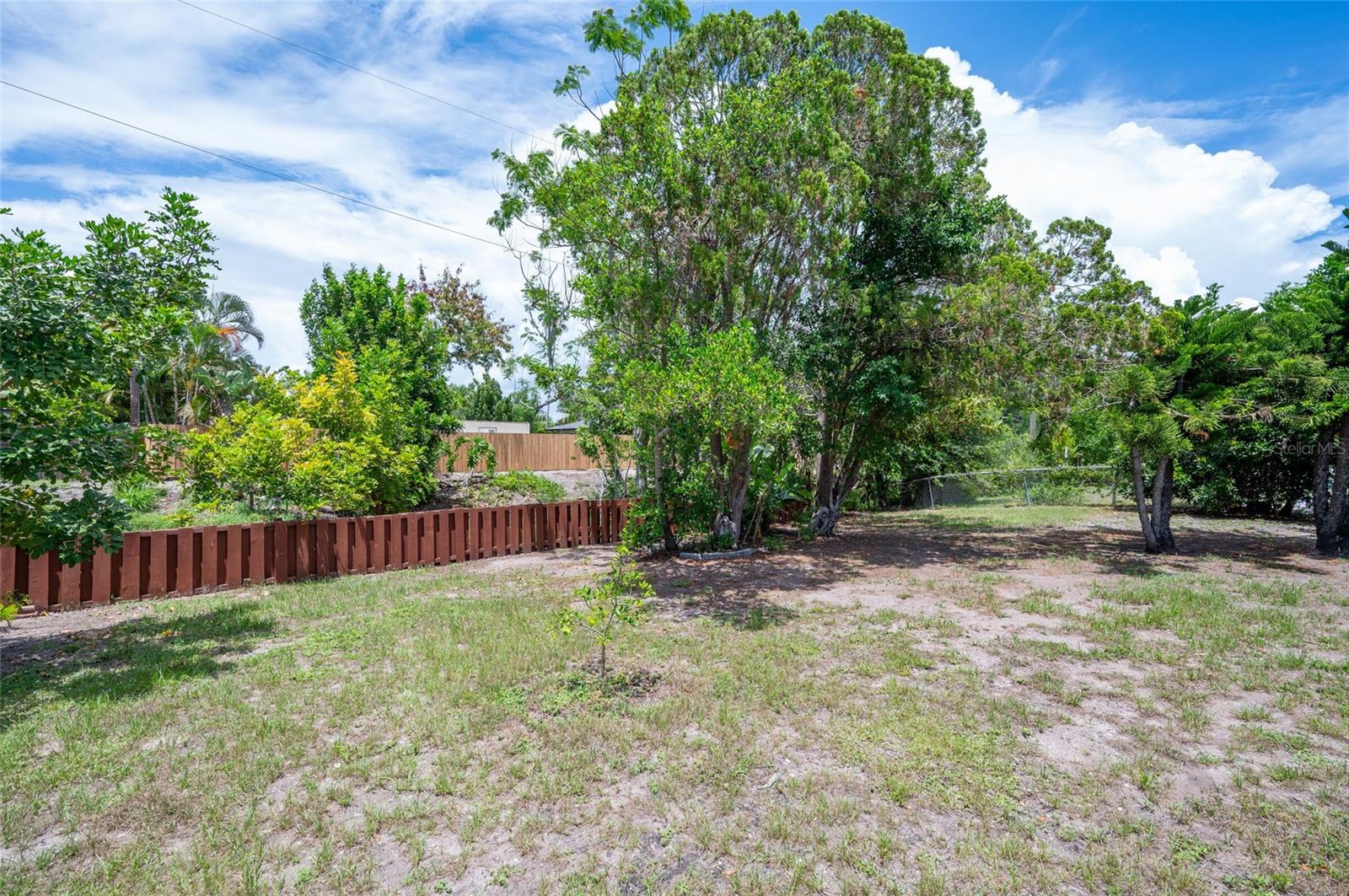 2215 GROVE ST, SARASOTA, FL, 34239