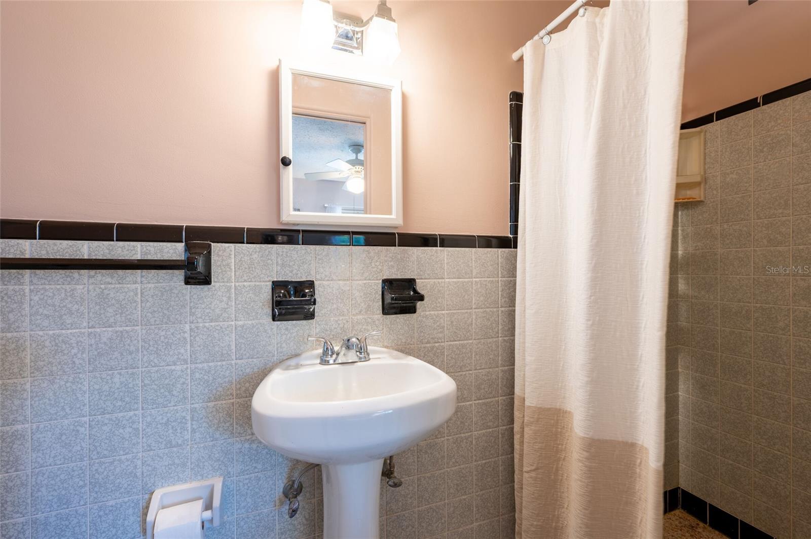 2215 GROVE ST, SARASOTA, FL, 34239