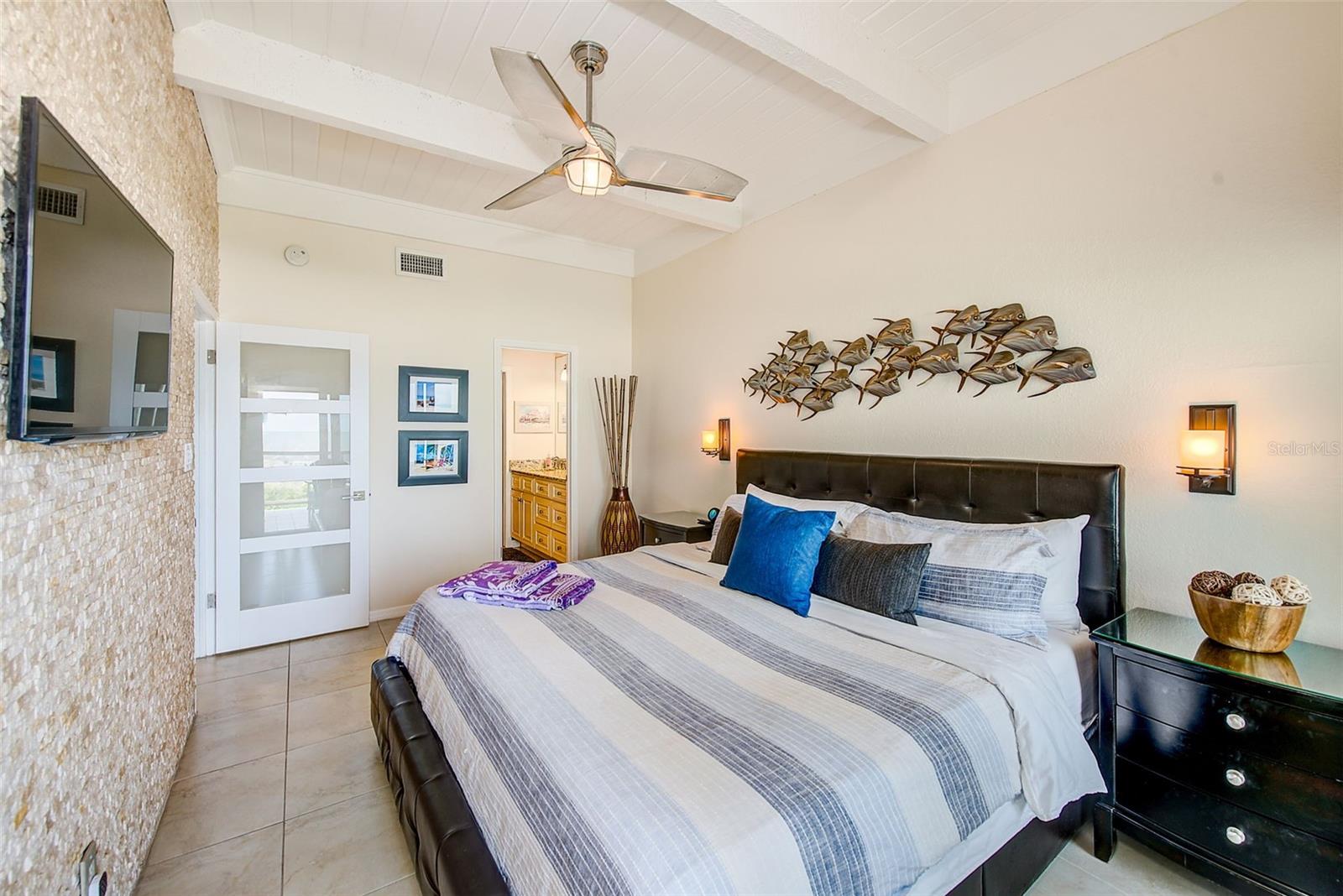 19530 GULF BLVD #1B, INDIAN SHORES, FL, 33785