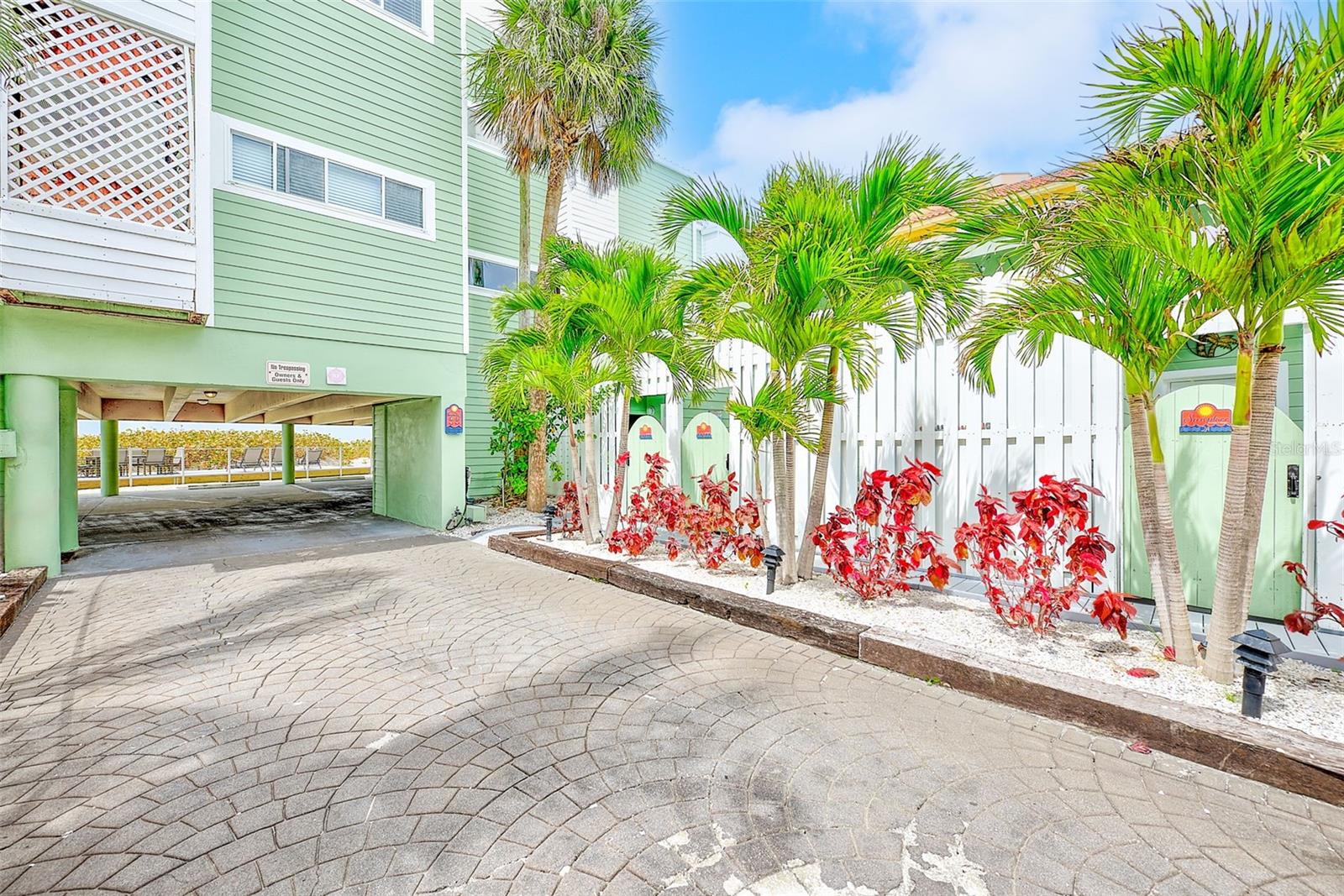 19530 GULF BLVD #1B, INDIAN SHORES, FL, 33785