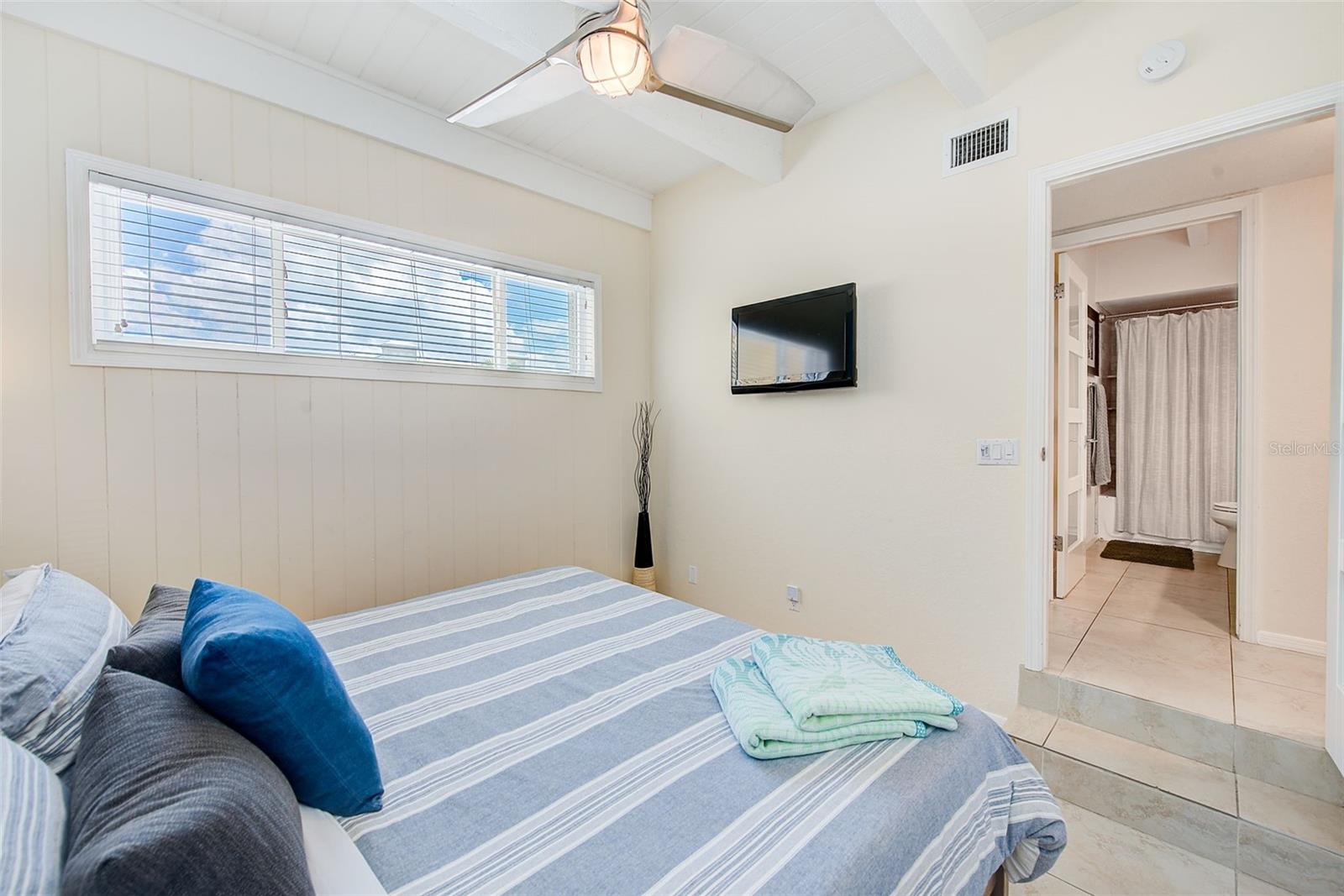 19530 GULF BLVD #1B, INDIAN SHORES, FL, 33785