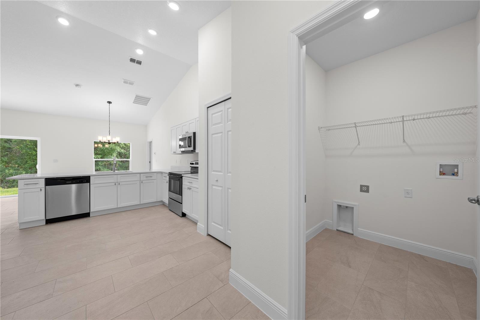121 S CANOE CREEK RD, KENANSVILLE, FL, 34739