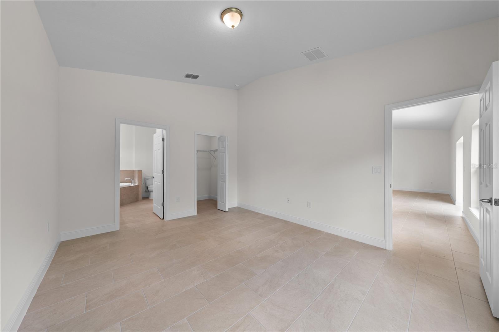 121 S CANOE CREEK RD, KENANSVILLE, FL, 34739