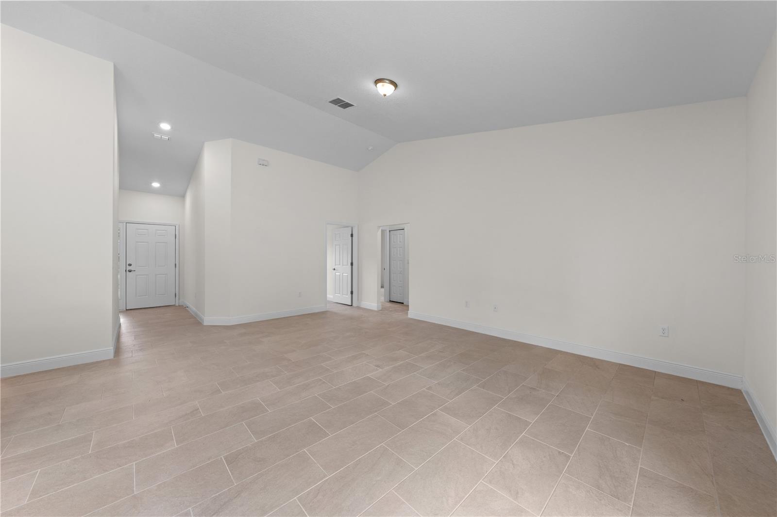 121 S CANOE CREEK RD, KENANSVILLE, FL, 34739