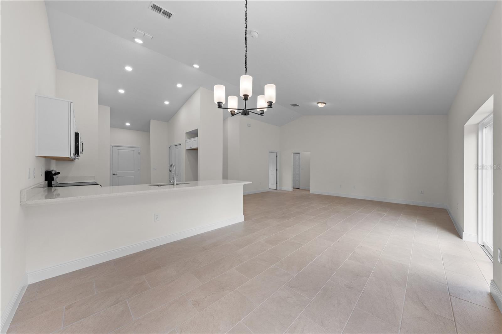 121 S CANOE CREEK RD, KENANSVILLE, FL, 34739