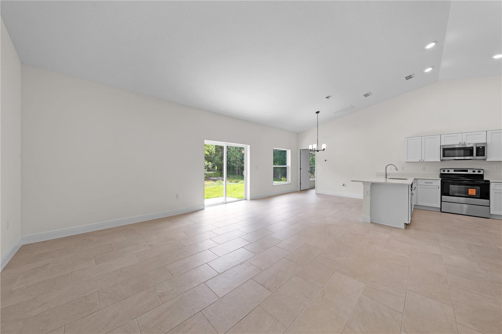 121 S CANOE CREEK RD, KENANSVILLE, FL, 34739