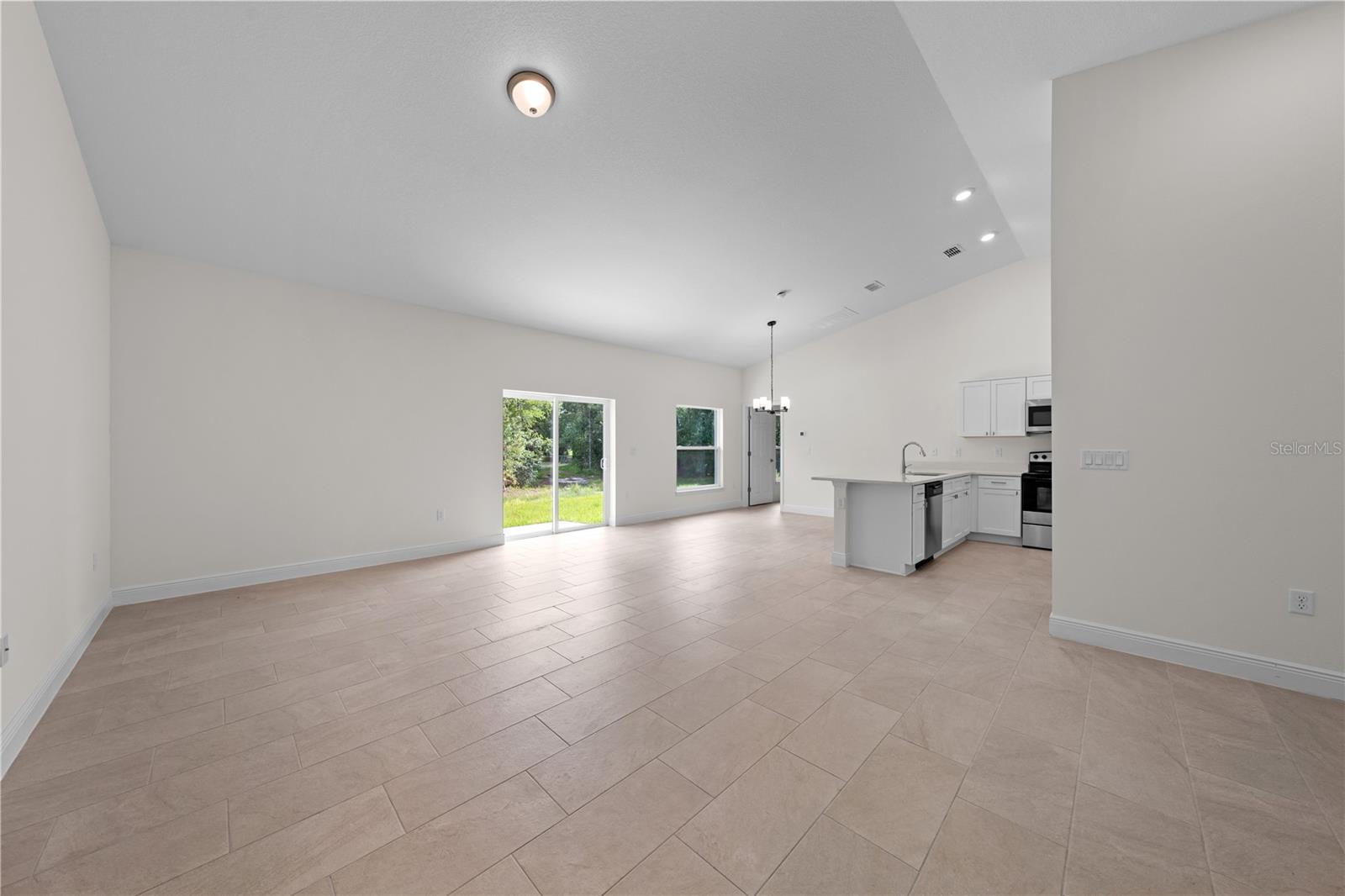 121 S CANOE CREEK RD, KENANSVILLE, FL, 34739