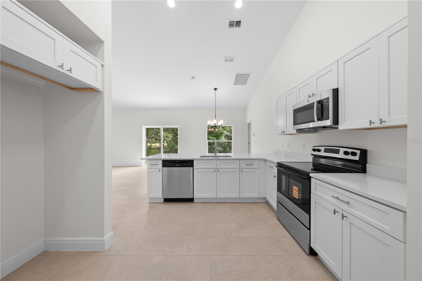121 S CANOE CREEK RD, KENANSVILLE, FL, 34739