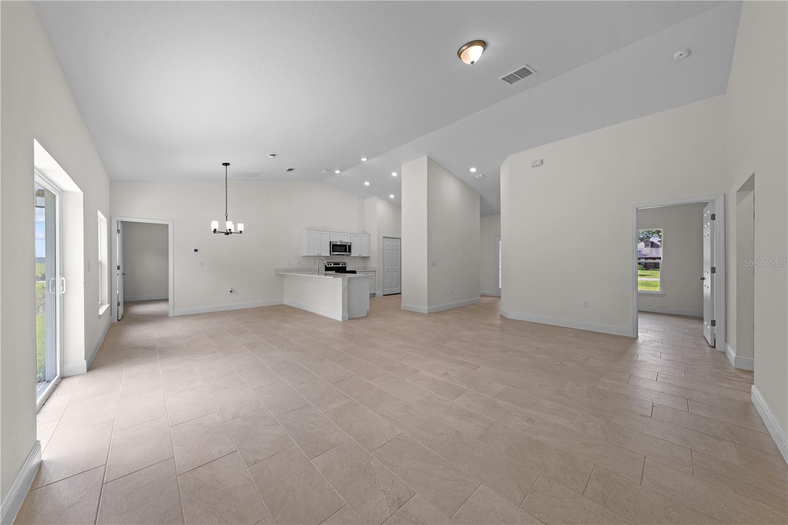 121 S CANOE CREEK RD, KENANSVILLE, FL, 34739