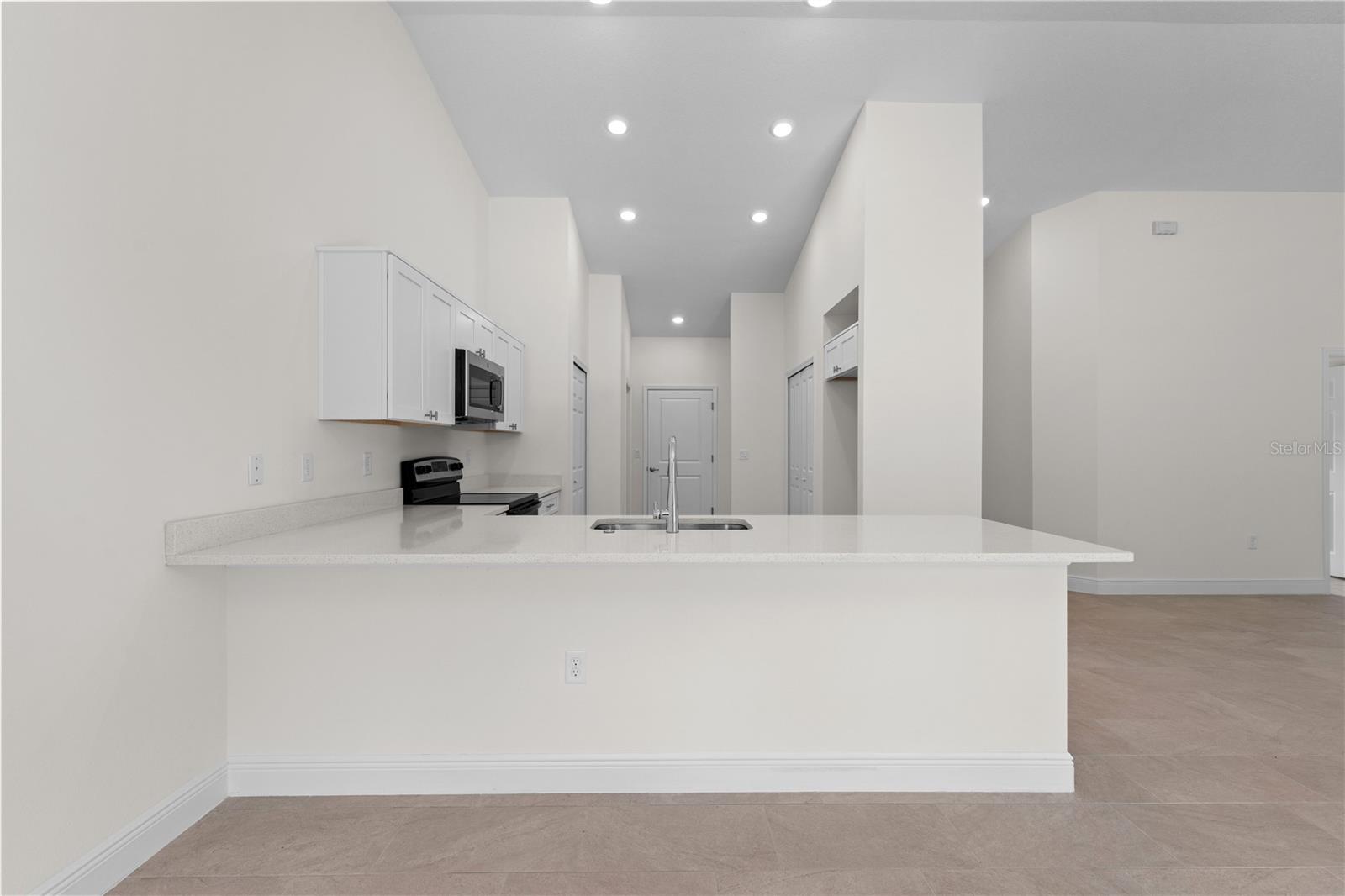 121 S CANOE CREEK RD, KENANSVILLE, FL, 34739