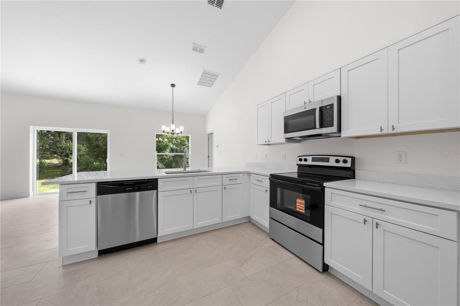 121 S CANOE CREEK RD, KENANSVILLE, FL, 34739